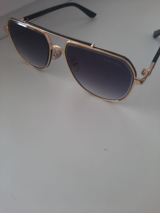 Очки в бренд Prada