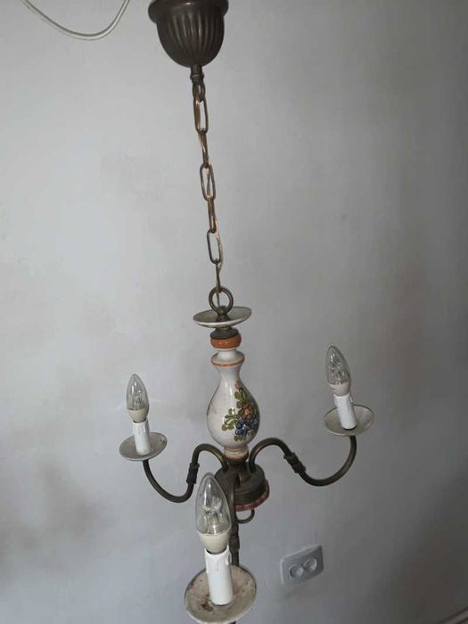 Candelabru portelan cu trei brate de bronz