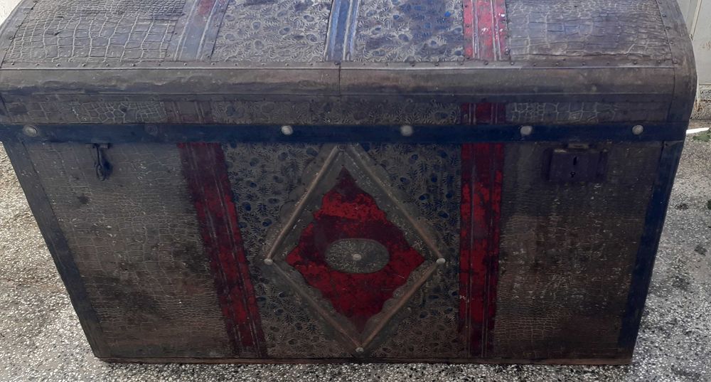 Старинна ракла (сандък за чеиз)