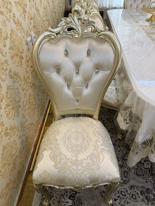 Стол со стульями