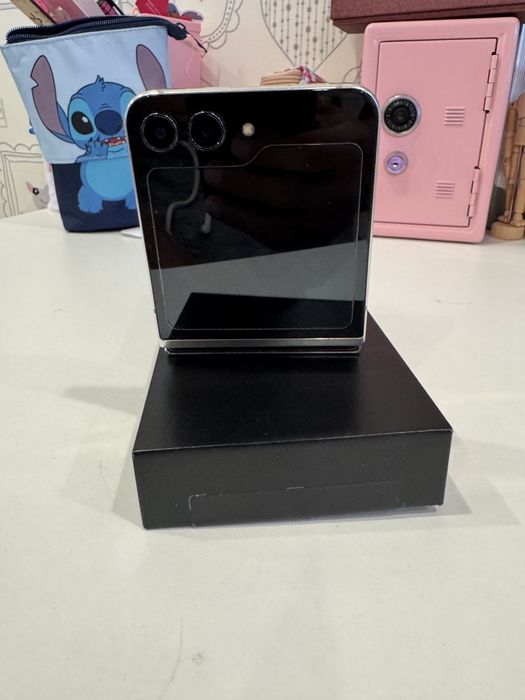 Samsung z flip 5 256GB цвят крем