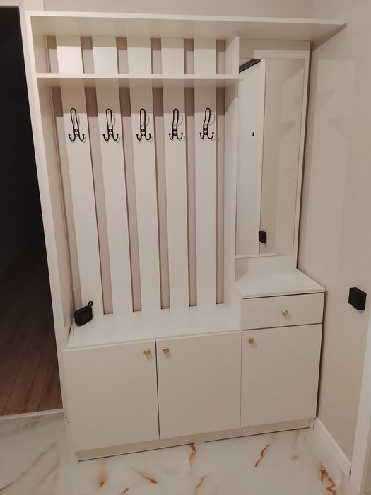 Продам прихожую,