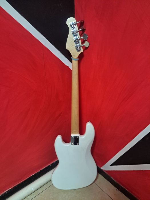 Басс гитара Rockdale