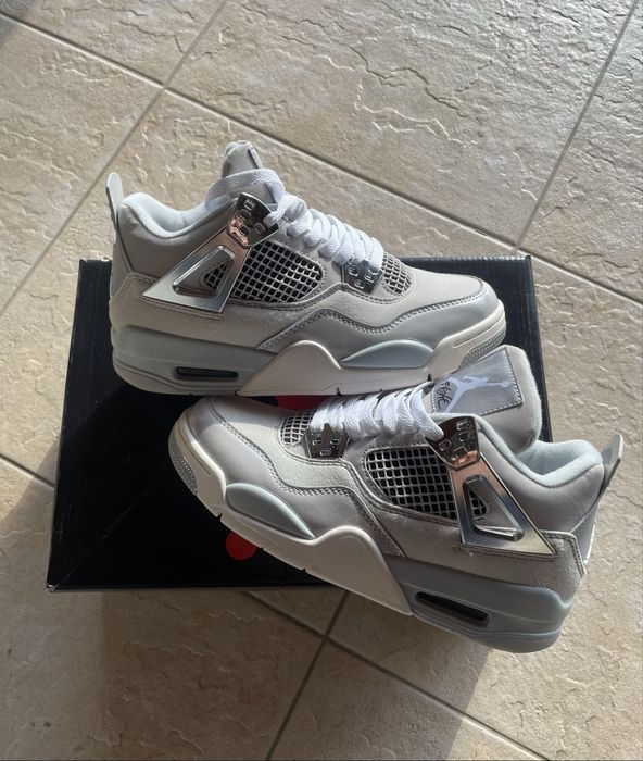 Jordan 4 Retro Frozen Moments