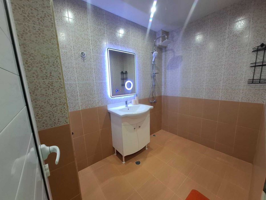 Дава се под наем Тристаен апартамент в Стара Загора, Център - 120 кв.м за 459 € - Снимка #11