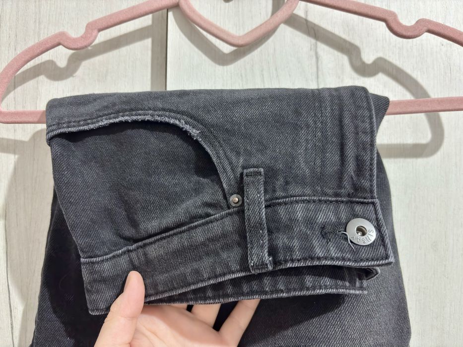 Blugi scurți, model uzură