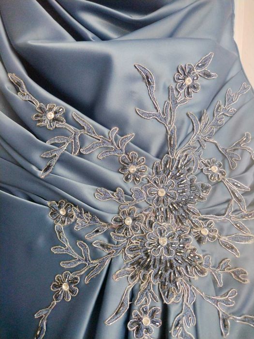 Официална рокля тип корсет