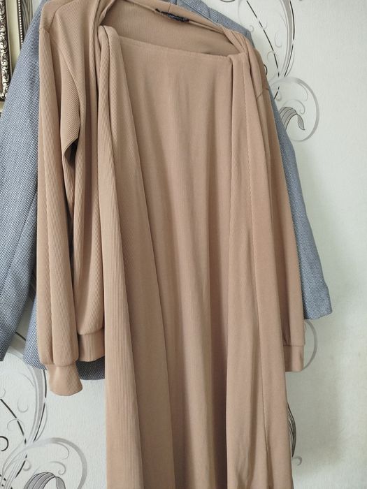 Продам тройку и пиджак на девушку