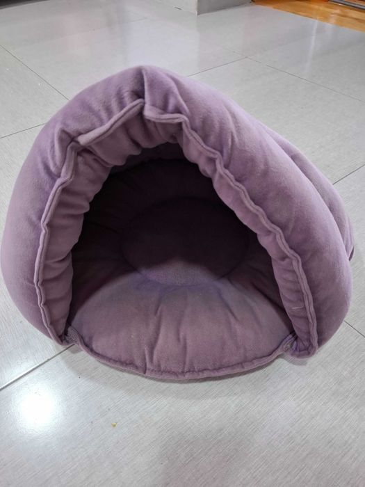 Лежанка-домик для кошек и маленьких пород собак, цвет фиолетовый