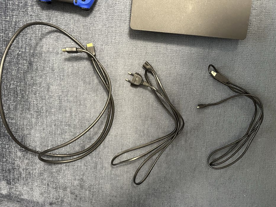 PS4 с два джойстика и GTA V