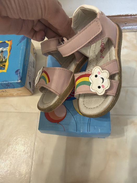 Продам детскую обувь