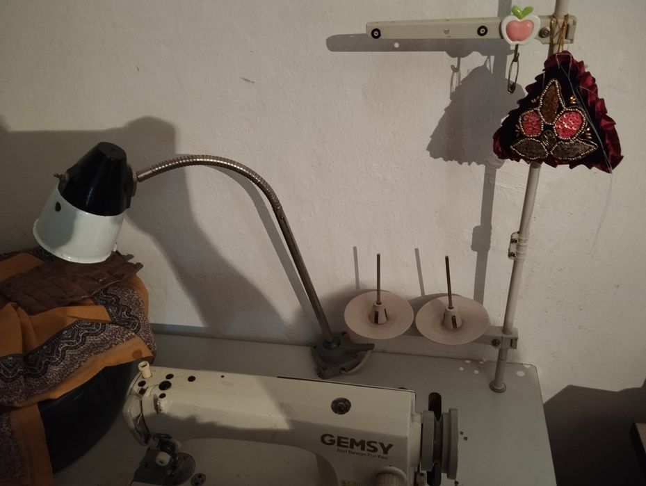 Продаётся Шв . машинка 'Жесика за пол цены