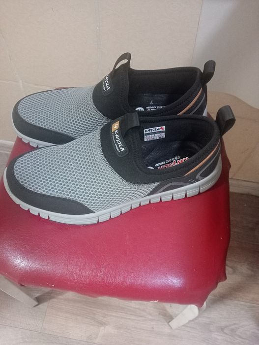 Кроссовки весенне-летние