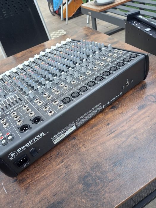 Mixer profesional pasiv cu 16 canale Mackie proFX 16