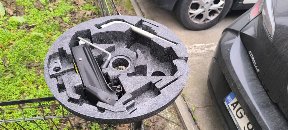 Suport cric, cârlig, cheie