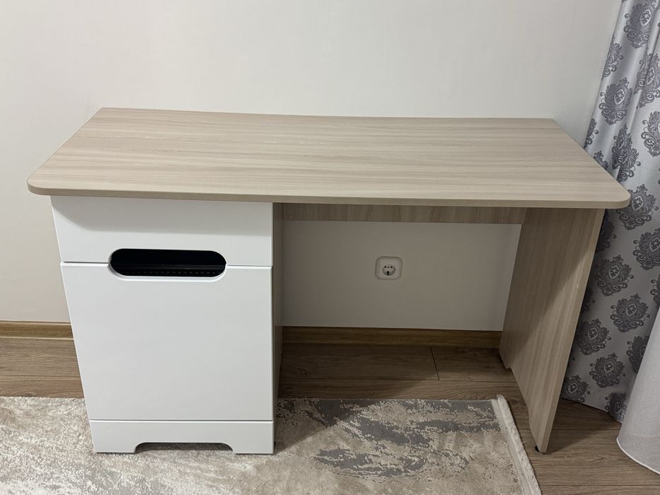 Стол в иделаьном состояние срочно