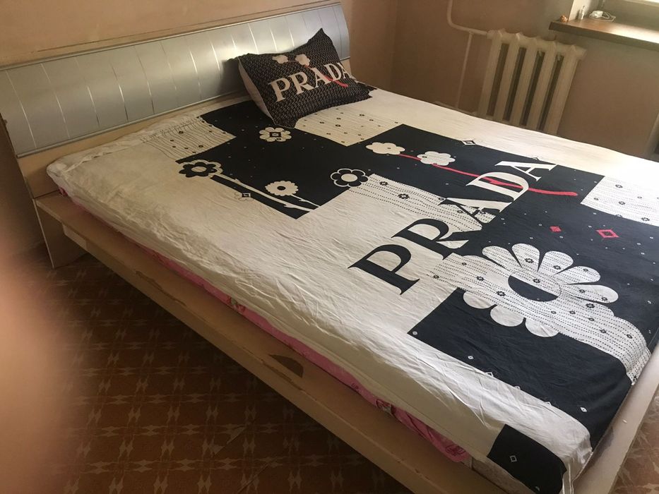 Продаётся спальный гарнитур