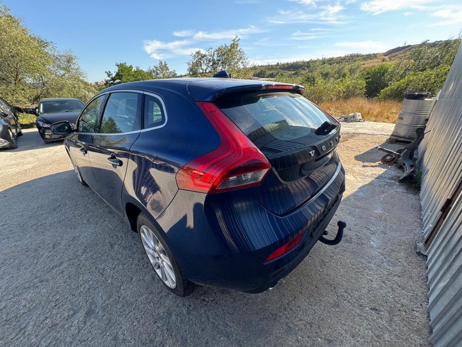 Dezmembrez Volvo V40 orice piesa dispnibila