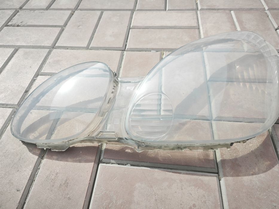 Lexsus gs 300 стекла фар оригинал