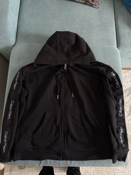 Продам кофту Calvin Klein