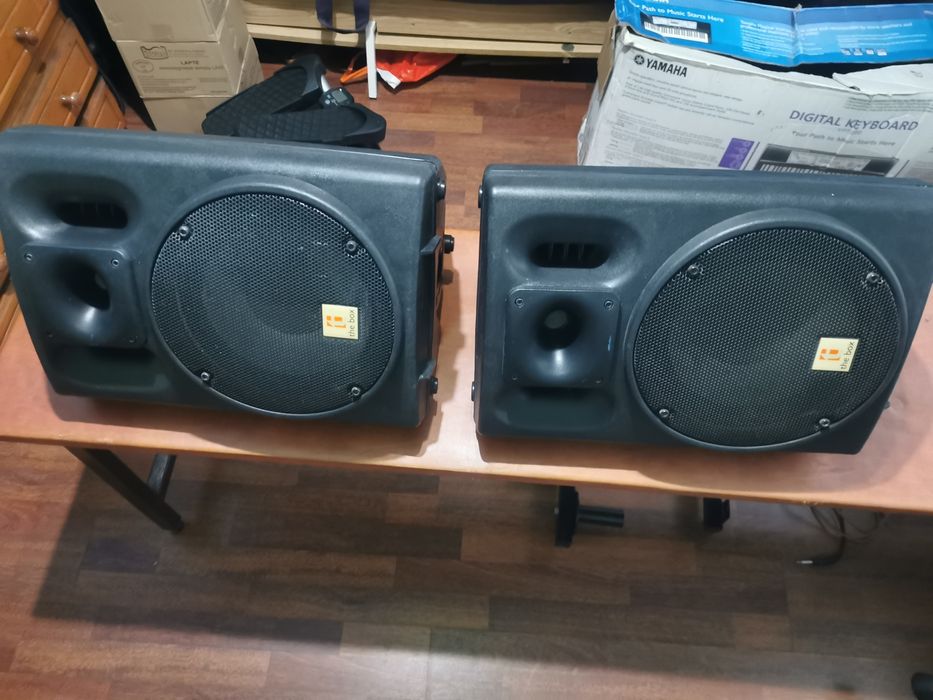 Stație de amplificare cu 2 boxe