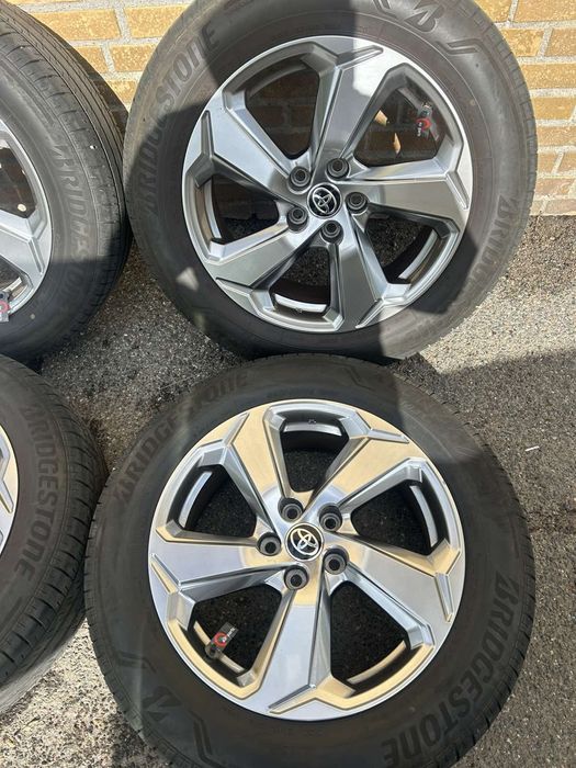 Оригинални джанти с гуми за Toyota Rav4 / Тойота Рав4 18" 5x114,3