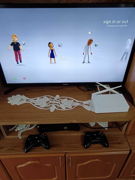 X box 360 stare perfect de functionare 2 controller plus jocuri  buzau