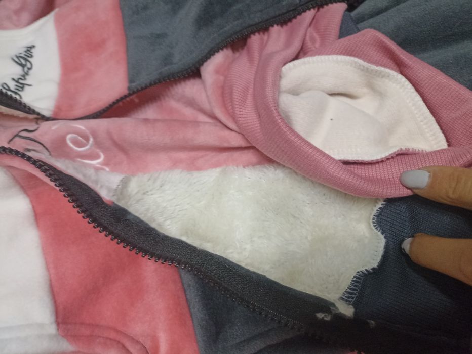 Продам новый костюм 3ка для девочки