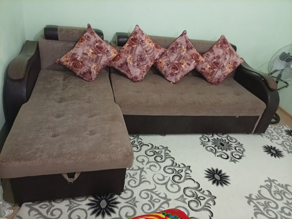 Клем, диван сатылады.