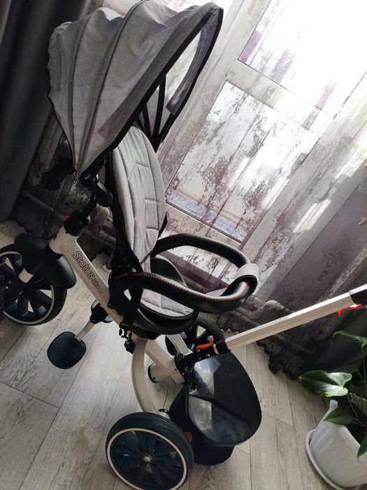 Велосипед-коляска как для девочки так и для мальчика