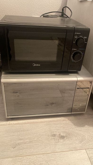 Продам микроволновка Midea