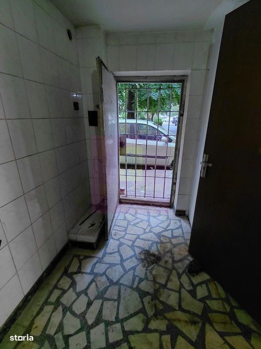 Basarabia spatiu comercial stradal