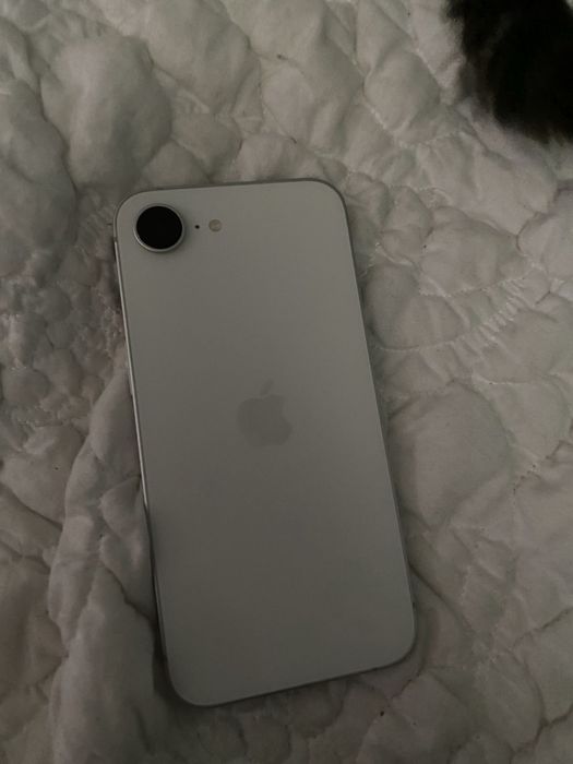 iPhone 16e / 128 гб / 93% АКБ СРОЧНО!