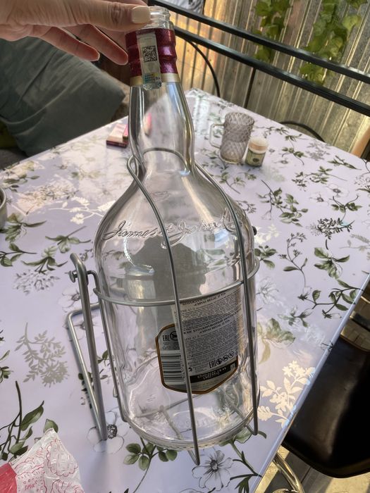 Продам бутылку с подставкой