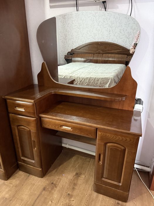 Продам спальный гарнитур