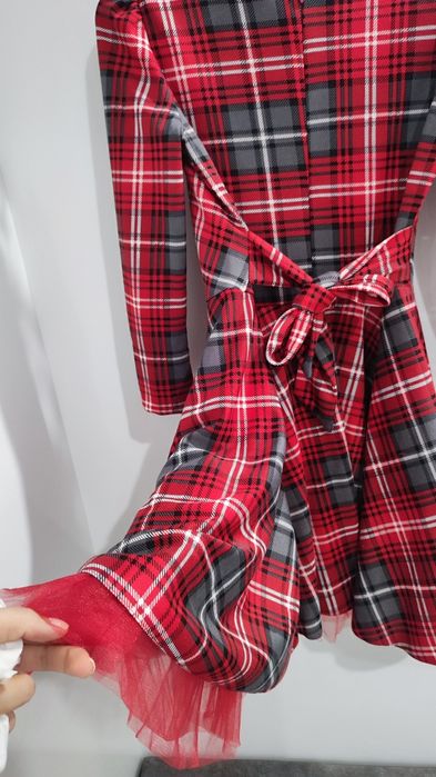 Рокли за момиче . Съвсем нови обличани по един път