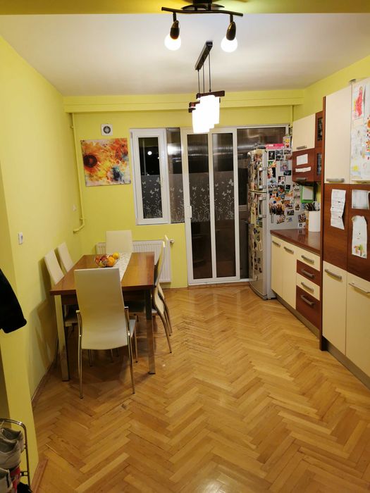 Apartament 4 camere langa Stadion cu garaj, beci si  loc parcare