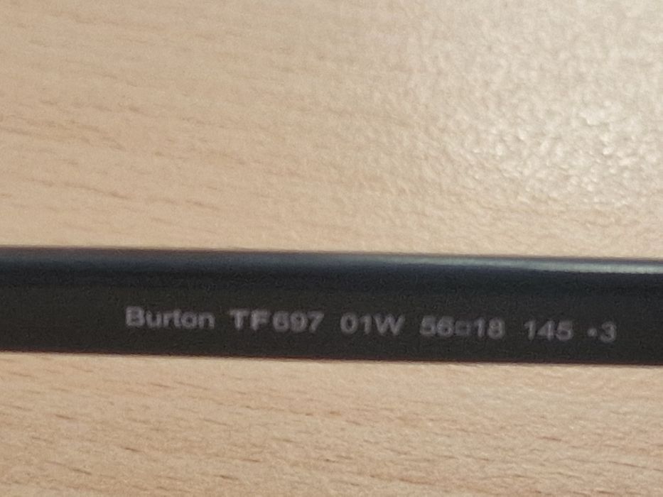 Продавам очила Tom Ford, Burton ,с оригинални документи, калъф и кърпичка, авиатор стил