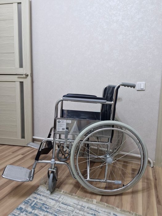 Кресло-коляска FS809 с ручным приводом