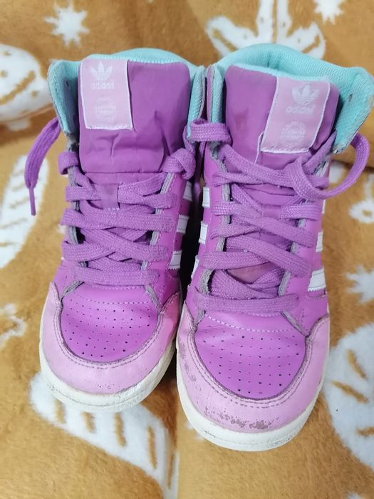 Кецове за момче Адидас, 36 номер,
Цена 10 лв.