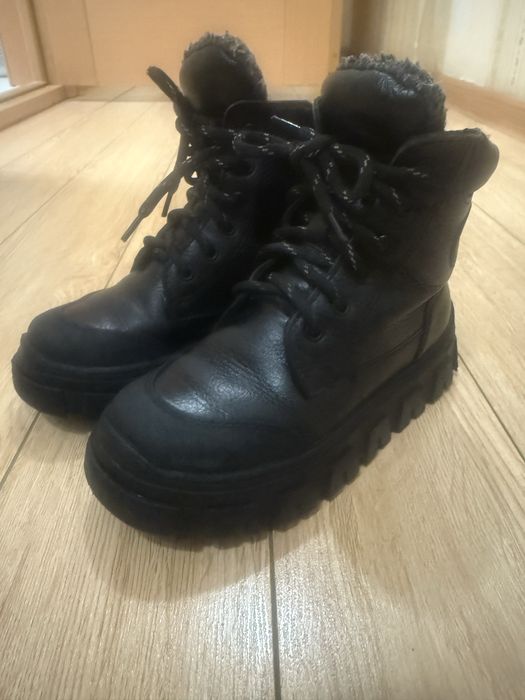 Продам ботинки  зимние для мальчика