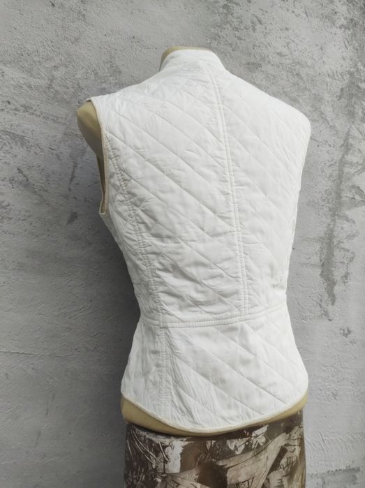 Vesta primavara alba dama Stefanel S M fermoar si capse