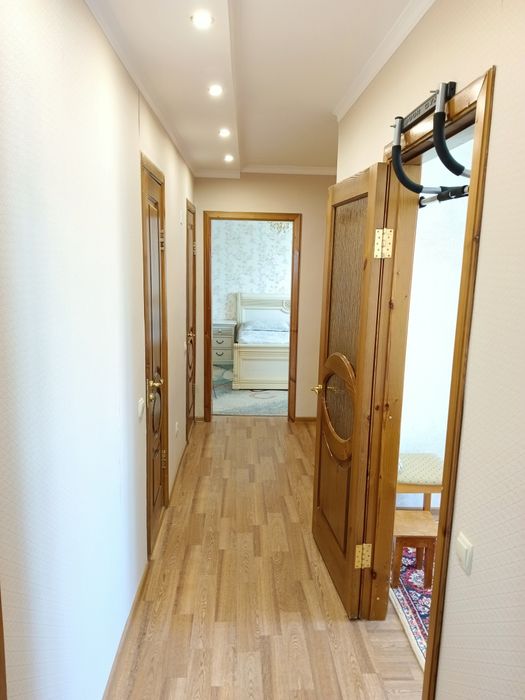 Продам двухэтажную 5 комн. квар. 1 - 80- 6 этаж