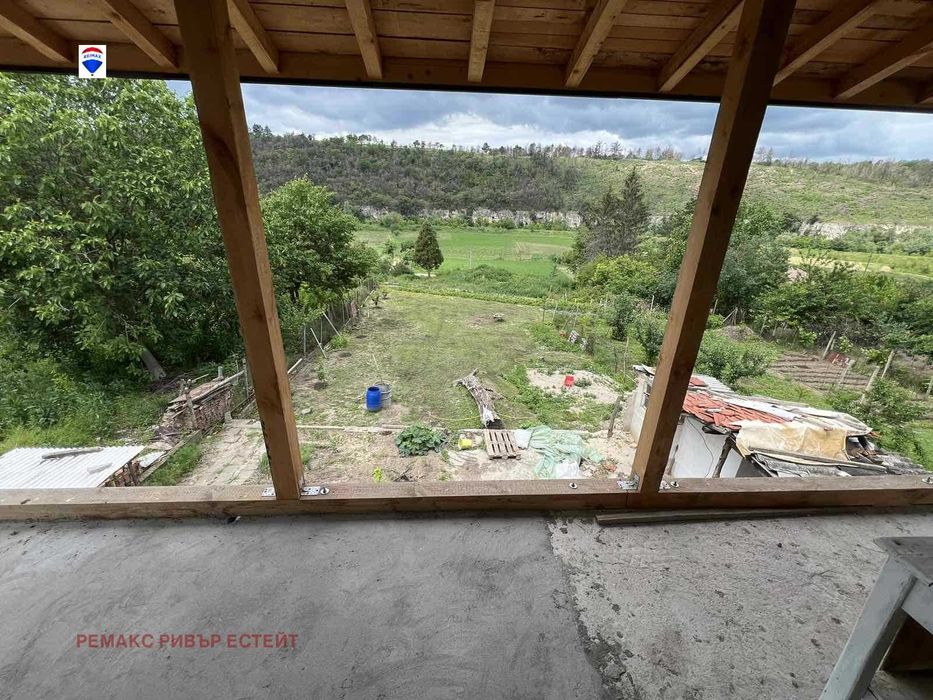 Къща на три етажа за продажба кв. Средна кула