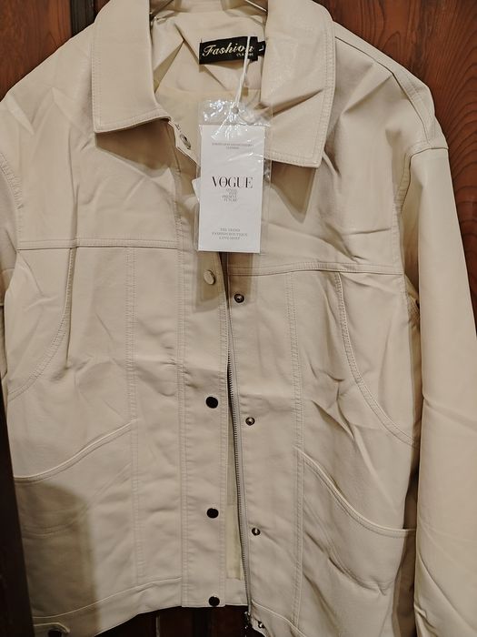 Продаётся новая куртка.