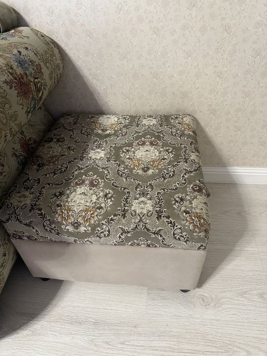 Диван раскладной с пуфиком