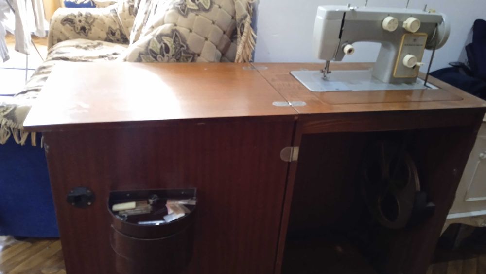 Швейная машинка Чайка