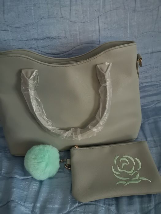 Дамска чанта с дълга дръжка