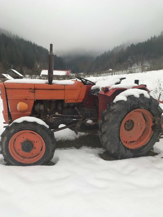 Vând tractor fiat 445