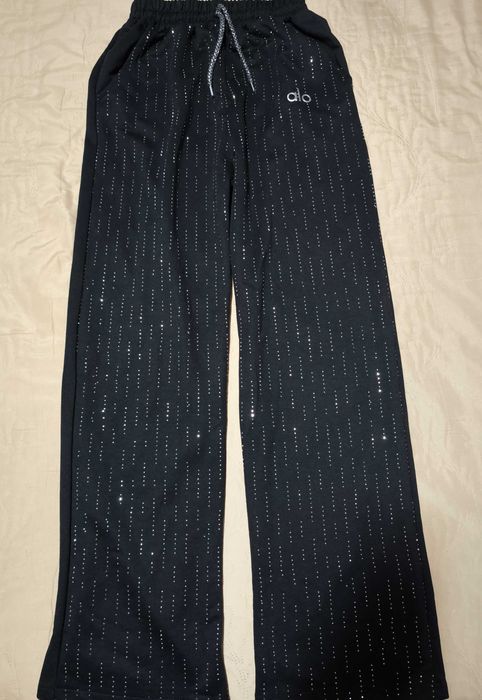 Блестящ дамски комплект с камъчета